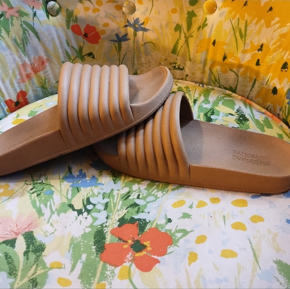 girlfriend collective sandals - Picture 2 of 4